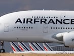 FILE PHOTO: An Air France Airbus A380 jet on arrival at Charles de Gaulle airport after its retirement flight, in Roissy, near Paris, June 26, 2020.   REUTERS/Christian Hartmann/File Photo