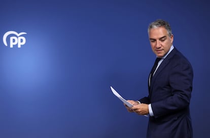 El coordinador General del PP, Elías Bendodo, a su llegada a una rueda de prensa posterior al Comité de Dirección del PP, este lunes en Madrid.