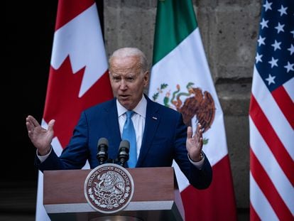 Joe Biden, durante su comparecencia en el Palacio Nacional de Ciudad de México, este martes. 
