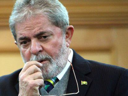 Lula da Silva, escucha una conferencia en la reuni&oacute;n del G-20. 