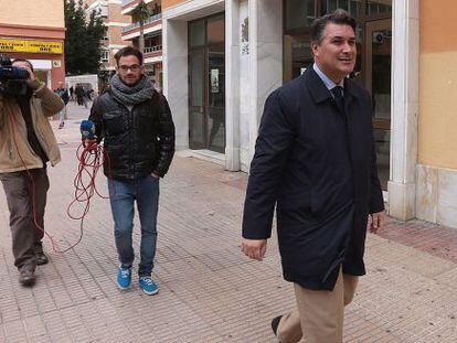 Ignacio Roman&iacute;, saliendo este viernes de los juzgados de C&aacute;diz.