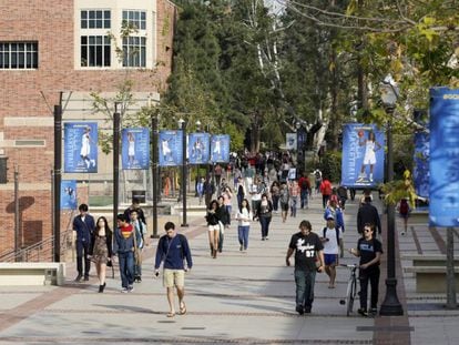 Campus de la Universidad de California en Los Ángeles. En vídeo, declaraciones de alumnos y de las autoridades que investigan el escándalo.