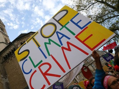 Marcha bajo el lema 'Protege el clima'. / WOLFGANG RATTAY (REUTERS)