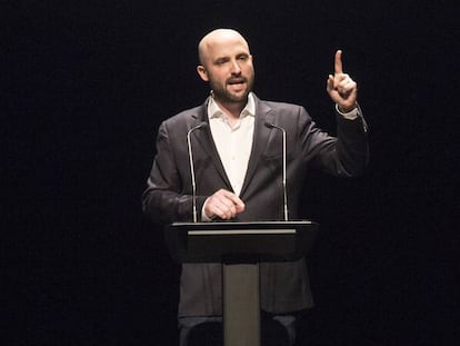 Jordi Graupera durant una conferència al teatre Victòria.