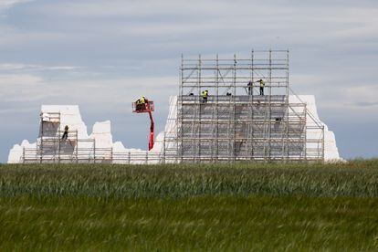 Construcción de decorados para 'Asteroid City' en mayo de 2021 a las afueras de Chinchón.