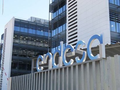 La CNMC multa con 4,9 millones a Endesa por abuso de dominio en dos nudos de acceso a la red