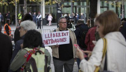 Protesta frente a la Ciudad de la Justicia.