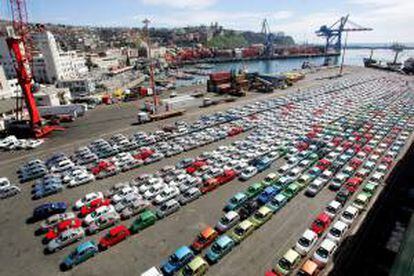 Vista de una zona de descargue del puerto de Valparaíso, a 120 kilómetros al noroeste de Santiago. EFE/Archivo