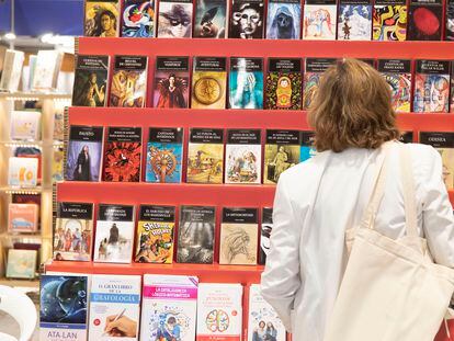 Una selección de libros expuestos en la feria Liber de 2021 en IFema Madrid.