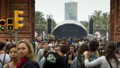 Asistentes al concierto gratis celebrado en el Arc del Triomf de Barcelona.