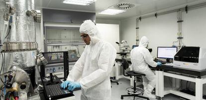 Sala 'blanca' (sin presencia de partículas del exterior) del Centro de Nanotecnología de la Universidad de Salamanca.