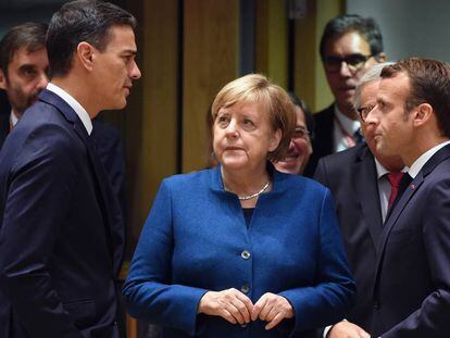 Sánchez, Merkel y Macron, en octubre pasado.