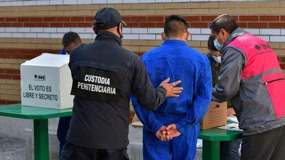 Presos votan en la cárcel de Tenancingo del Sur (Estado de México), en mayo de 2023.