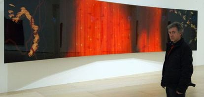 Darío Urzay, ante su obra expuesta en el Guggenheim.