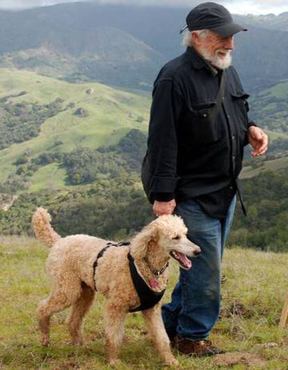 El escritor Gary Snyder, en un fotograma de la película 'La práctica de lo salvaje', de John J. Healey.