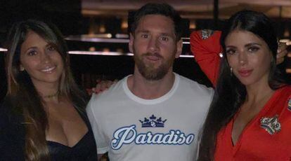 Antonela Roccuzzo, Leo Messi y Daniella Semaan, en Dubái.