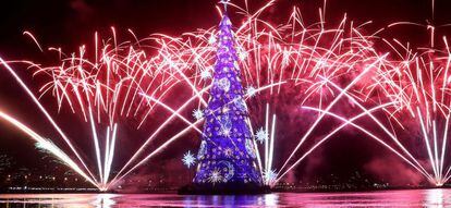 Las luces del &aacute;rbol flotante de Navidad m&aacute;s alto del mundo vuelven a encenderse en R&iacute;o de Janeiro.