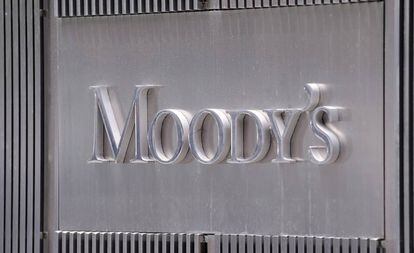 Imágen corporativa de Moody's en las oficinas centrales de la agencia, en Nueva York (Estados Unidos).
