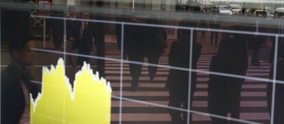 Panel de cotizaciones en Tokio.