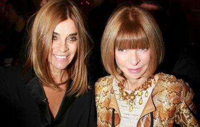 Carine Roitfeld y Anna Wintour (derecha), dos de las editoras de moda más poderosas.