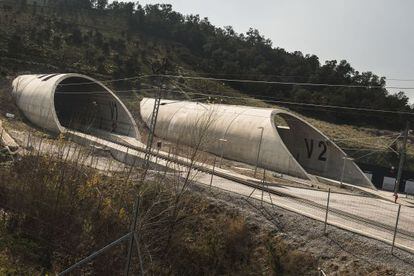 T&uacute;neles del paso transfronterizo del AVE en el Pert&uacute;s.