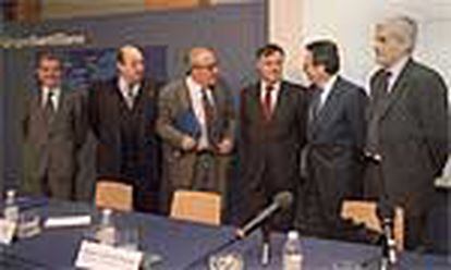 De izquierda a derecha, Jorge Delkáder, Salvador Ordóñez, Gregorio Peces-Barba, Carles Solá, Emiliano Martínez y Carlos Arroyo.