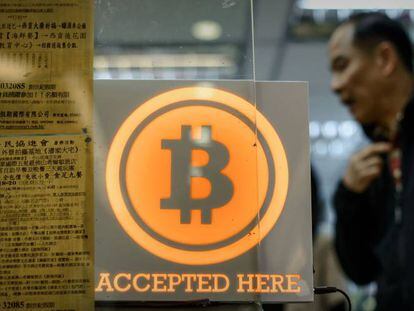 Un comercio de Hong Kong que acepta bitcoins.