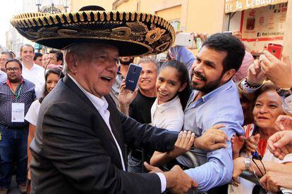 López Obrador en un mitin en León, Guanajuato.