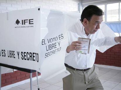 Humberto Moreira votando en 2012. 