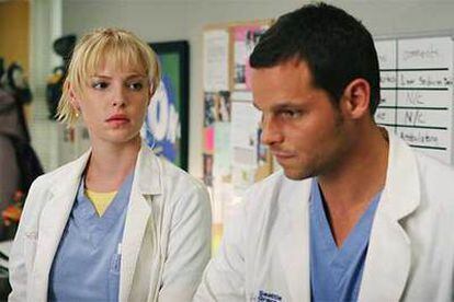 Katherine Heigl (izquierda) y Justin Chambers, dos de los intérpretes de <i>Anatomía de Grey.</i>