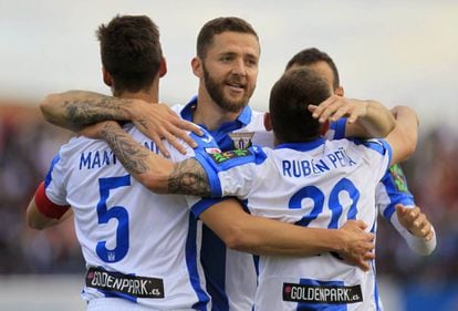 Los jugadores Leganés celebran el primer gol