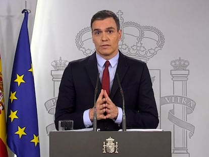 GRAF6938. MADRID, 14/03/2020.- Captura de vídeo del presidente del Gobierno, Pedro Sánchez, en la comparecencia posterior al Consejo de Ministros extraordinario que ha tenido como fin la aprobación del decreto del estado de alarma. Sánchez ha precisado este sábado que el Gobierno de España será "la autoridad competente" en todo el territorio nacional para afrontar la crisis del coronavirus. EFE/EFE-TV