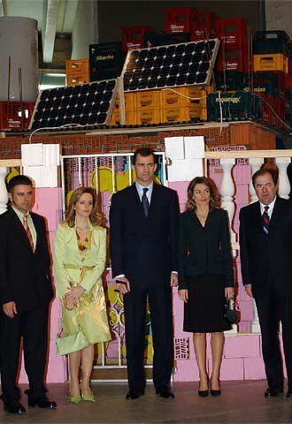 Los Príncipes, entre el presidente regional, Juan Vicente Herrera (a la derecha); el director del Musac, Rafael Doctor, y la consejera Silvia Clemente.