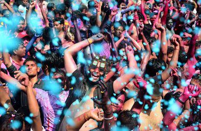 Celebración del festival Holi en Allahabad (India).