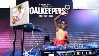 DJ Switch, ghanesa de 10 años, pincha música en el inicio del encuentro The Goalkeepers 2018 en Nuev York.