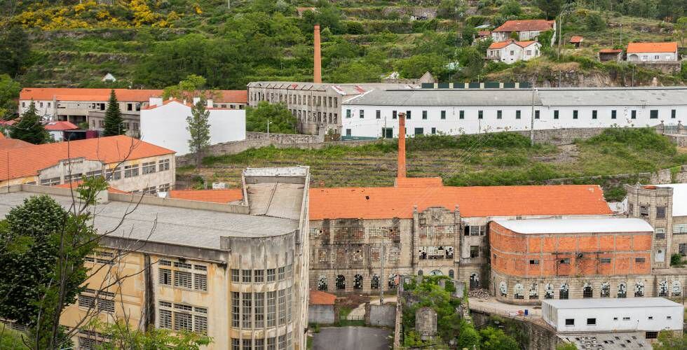 Antiguas fábricas textiles en Covilhã (Portugal).