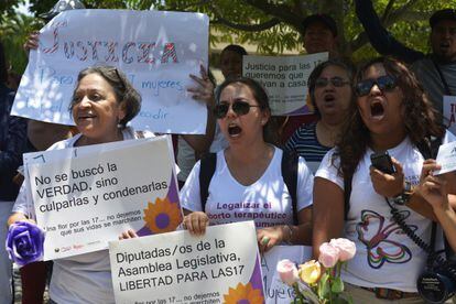 Manifestaciones a favor del indulto para las 17 condenadas por abortar