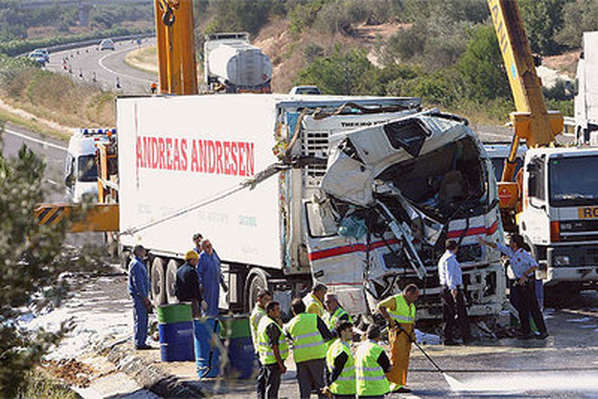 Un choque de camiones bloquea la AP-7 durante horas | Cataluña | EL PAÍS