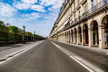 La céntrica calle Rivoli, en París, el lunes 13 de abril.