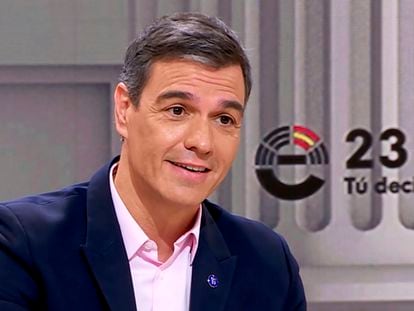 Pedro Sánchez, durante su entrevista en RTVE este viernes.