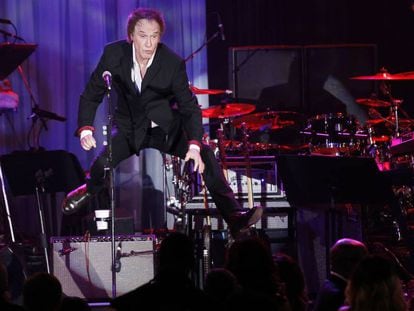 El músico Ray Davies durante una actuación en los Grammy de 2012