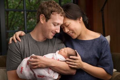 El matrimonio Chan Zuckerberg con la recién nacida Máxima.