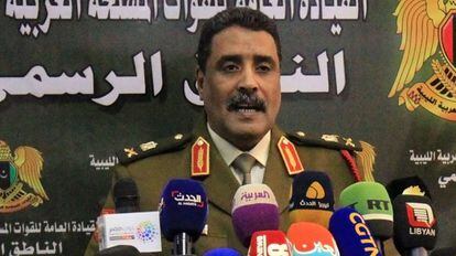 Ahmad al-Mesmari, portavoz de las fuerzas de Hafter, este lunes en Bengasi.
