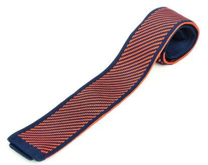 Antony Morato. Corbata recta de punto con rayas rojas y azules, por 29 euros, de la firma italiana.