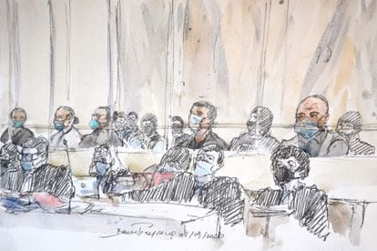 Ilustración de varios de los 14 acusados y sus abogados por los atentados en París en enero de 2015