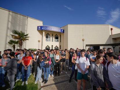 Estudiantes del campus universitario de Rabanales, en Córdoba, donde Álvaro Prieto estudiaba una ingeniería, guardaron el martes un minuto de silencio en su memoria.