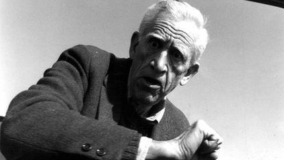 Una de las pocas imágenes que existen de J. D. Salinger, en la que está agrediendo a un fotógrafo en los años ochenta.