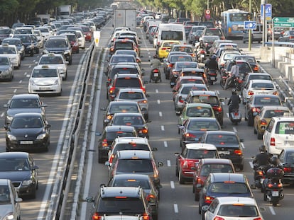 Atasco en los accesos al Paseo de la Castellana, Madrid, con todos los carriles saturados, el pasado 26 de septiembre.