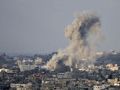 Bombardeo israel&iacute; sobre Ciudad de Gaza, este s&aacute;bado.