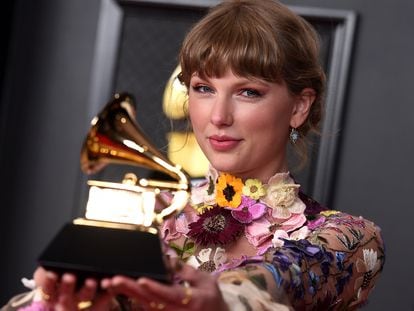 La cantante Taylor Swift en la 63º ceremonia anual de los premios Grammy en Los Angeles, a 14 de marzo de 2021.